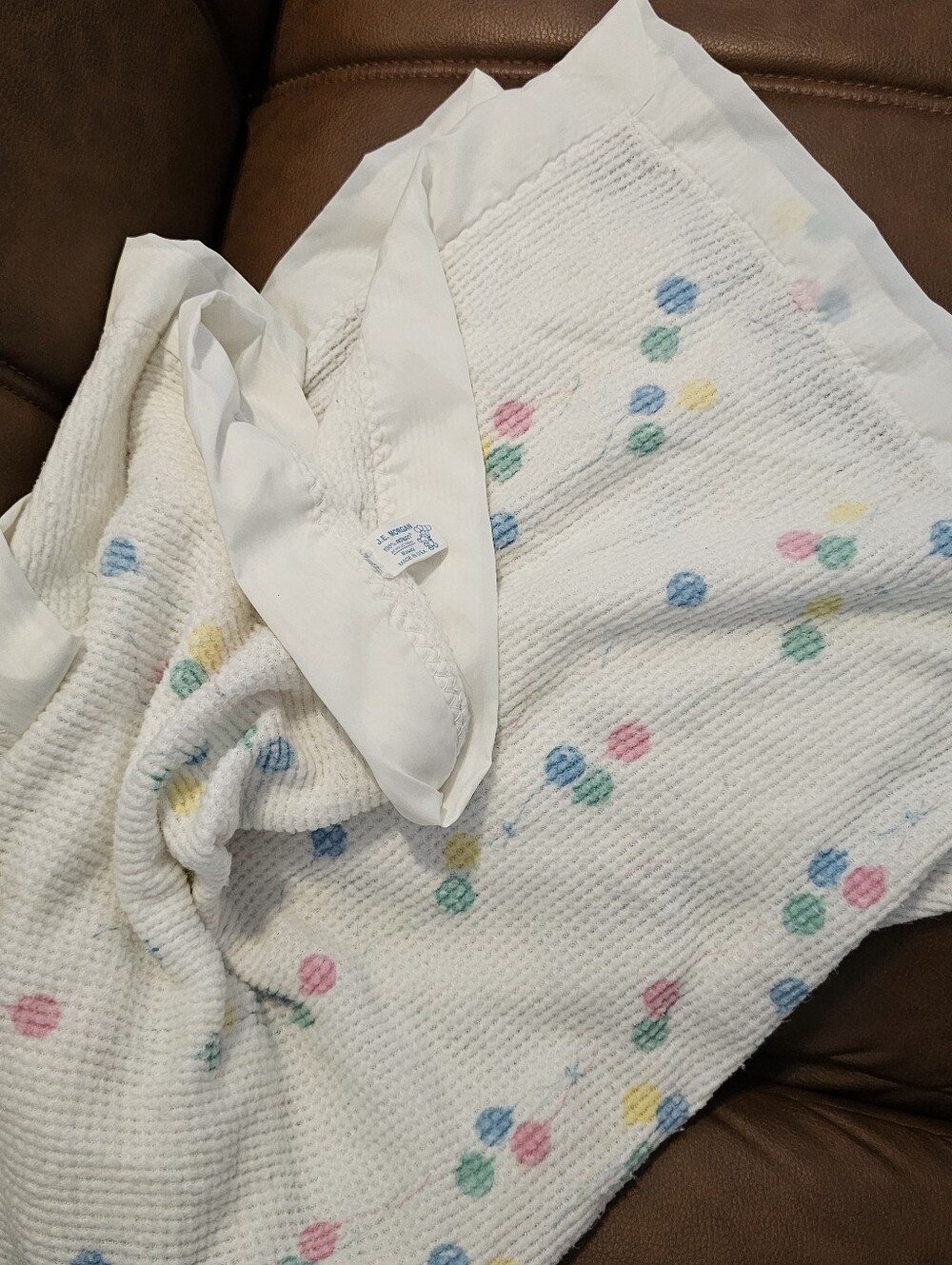Vtg J.E. Morgan Blanket Balloon Waffle Weave Satin Trim Acrylic USA Excellent!